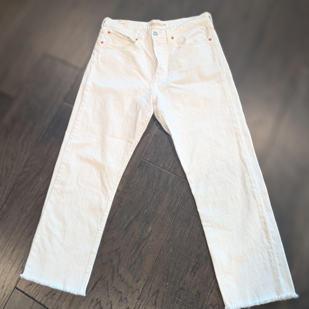 Levi's Women's Cream Straight Leg Cropped Jeans With Raw Bottom Hem